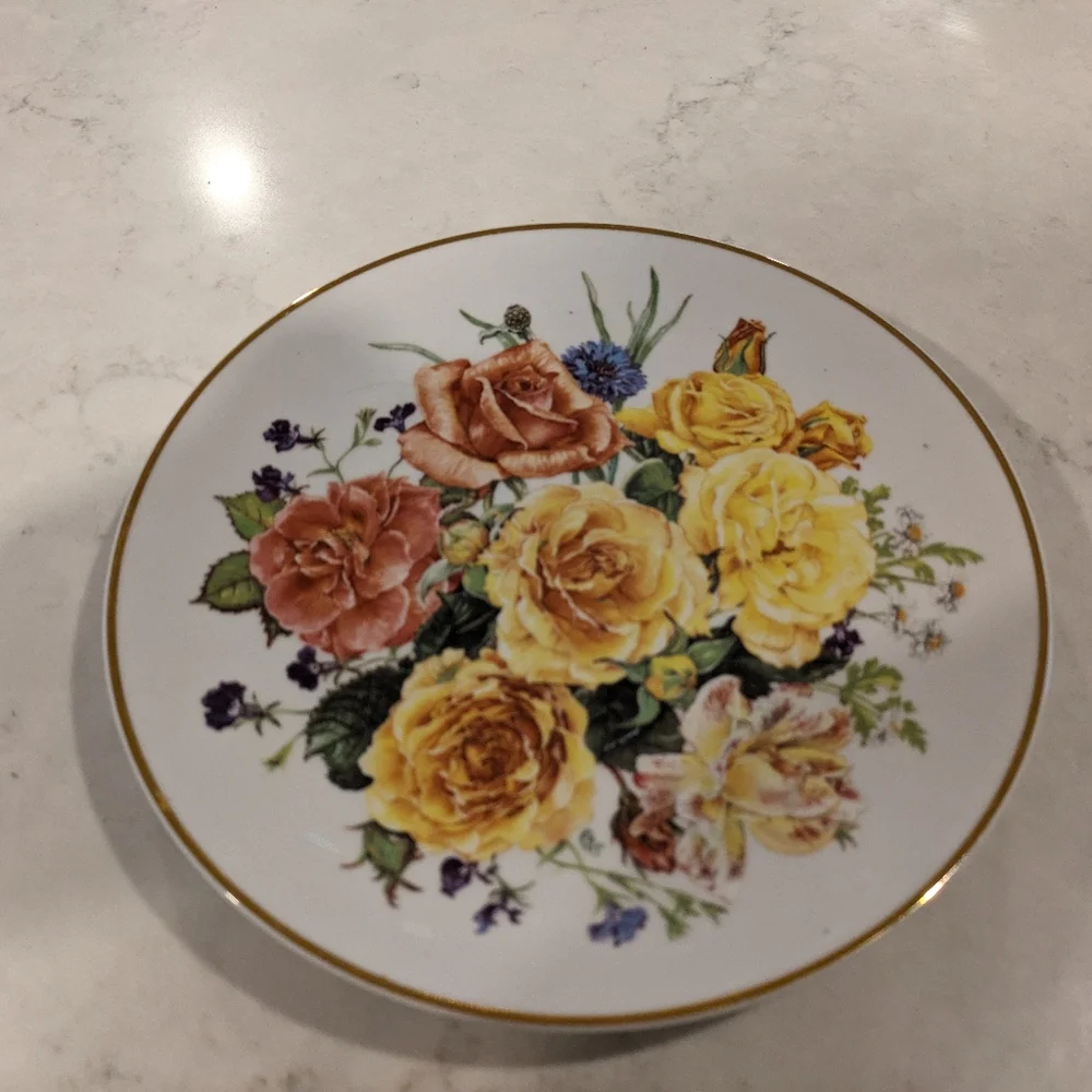 1991 Vintage Porcelain Royal National Rose Majesty Portugal & Vintage Royal Vale